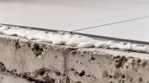 czym przykleic wykladzine do betonu