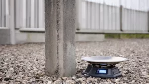 Ile waży słupek betonowy 2m