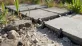 Układanie płyt tarasowych na suchym betonie